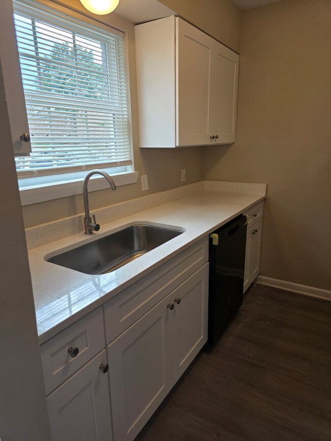 Newly Major Renovated Beverly Manor in Hattiesburg, MS - Foto de edificio - Building Photo