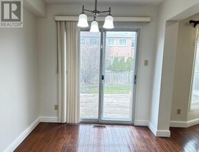 152 Observatory Ln in Richmond Hill, ON - Building Photo - Building Photo