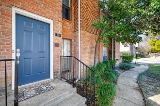 3200 S Gessner Rd in Houston, TX - Building Photo - Building Photo