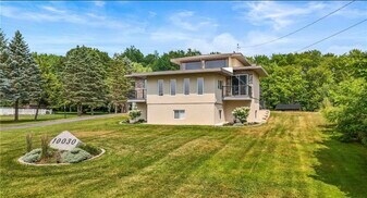 10030 Hillside Ter in Marcy, NY - Building Photo