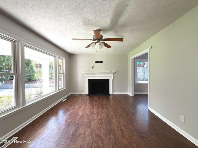 905 Lewis St in Fayetteville, NC - Foto de edificio - Building Photo