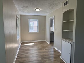2450 Greenvale Rd in Cleveland, OH - Building Photo - Building Photo
