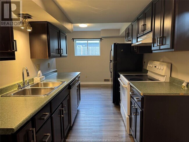 4851 Matchett Rd in Windsor, ON - Building Photo - Building Photo
