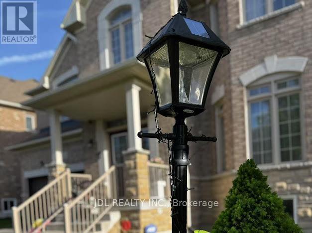 936 Goring Cir in Newmarket, ON - Building Photo