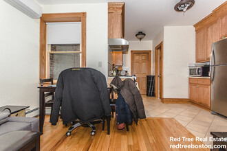 16 S Russell St, Unit 2 in Boston, MA - Building Photo - Building Photo