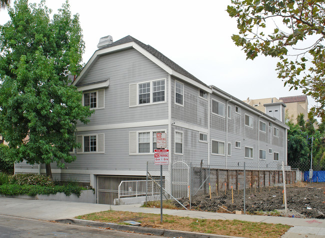 835 N Croft Ave in West Hollywood, CA - Building Photo - Building Photo