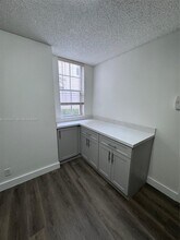 1140 Sorrento Dr in Weston, FL - Building Photo - Building Photo