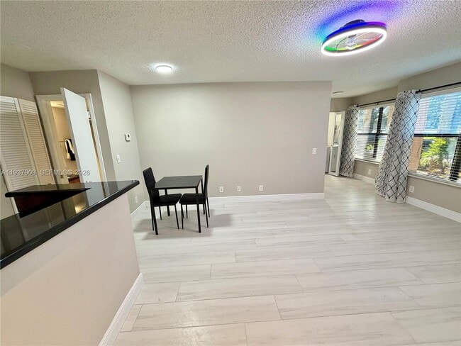 2900 S University Dr in Davie, FL - Building Photo - Building Photo