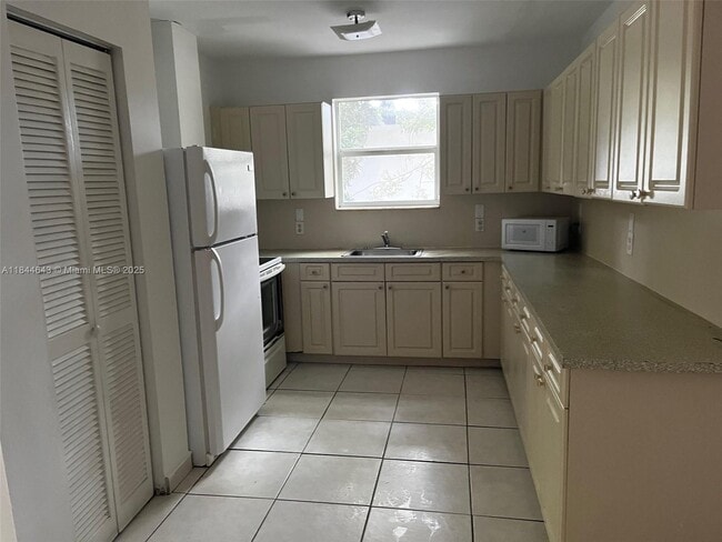 181 NW 47th Ave in Miami, FL - Building Photo - Building Photo