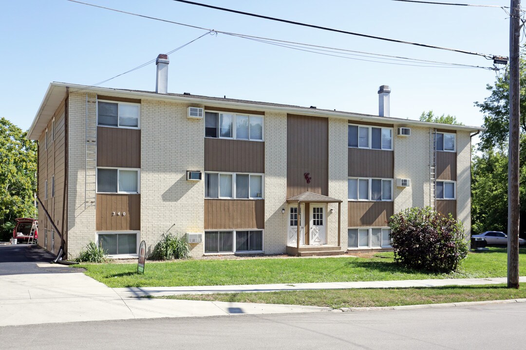 Country Club View in Cedar Rapids, IA - Foto de edificio