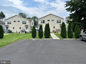 319 Maple Ave in Ambler, PA - Building Photo - Building Photo