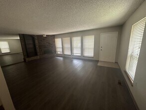 6452 W Hefner Rd in Oklahoma City, OK - Building Photo - Building Photo