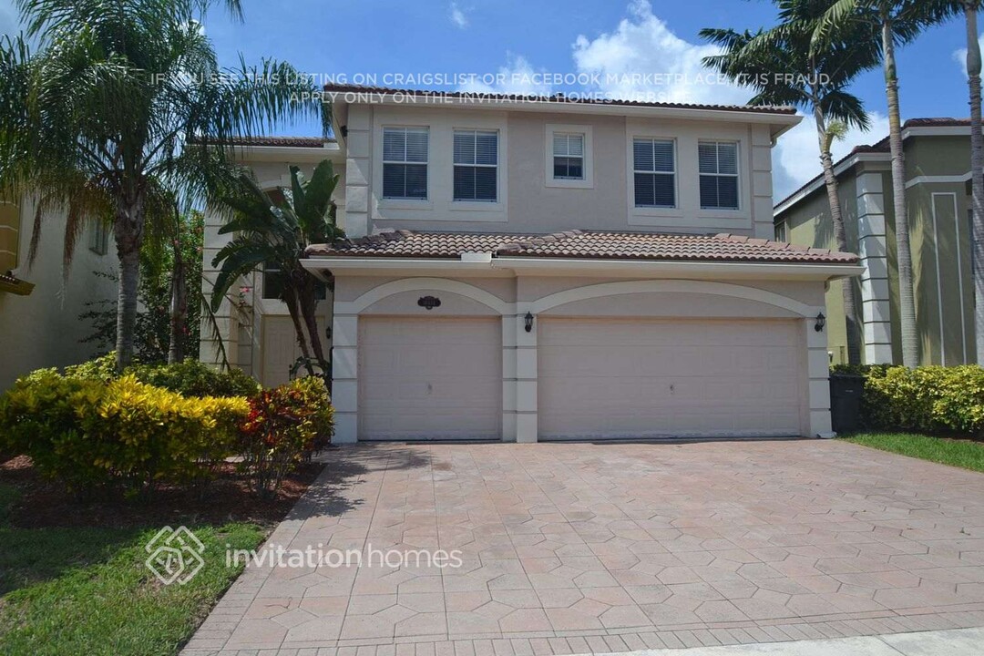 10634 Old Hammock Wy in Wellington, FL - Building Photo