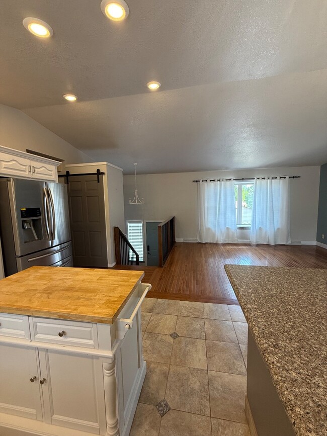 393 1/2 Hillview Dr in Grand Junction, CO - Building Photo - Building Photo