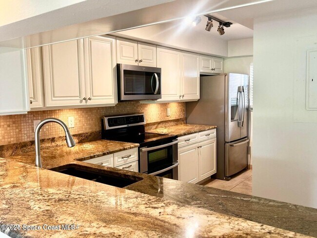 1830 N Atlantic Ave in Cocoa Beach, FL - Building Photo - Building Photo