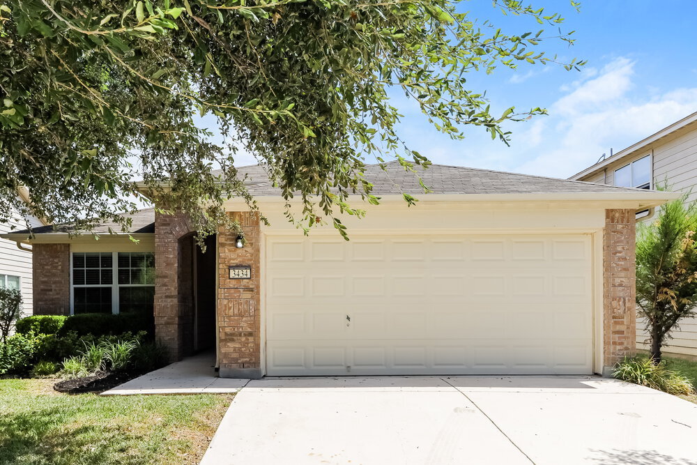 3434 Maguey Trail in San Antonio, TX - Building Photo