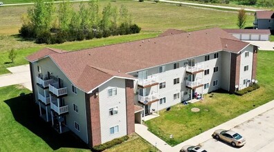 The Meadows Apartments in Oelwein, IA - Foto de edificio - Building Photo