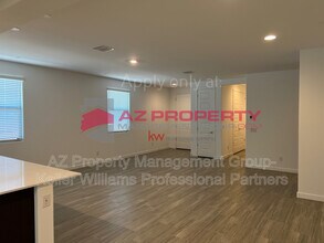 12481 W Kaler Dr in Glendale, AZ - Building Photo - Building Photo