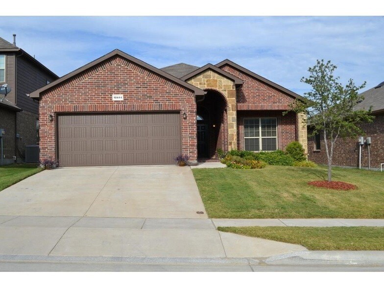10444 Merced Lake Rd in Fort Worth, TX - Building Photo