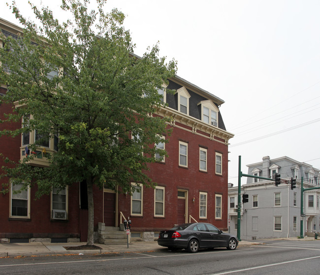 202-204 N Potomac St in Hagerstown, MD - Foto de edificio - Building Photo