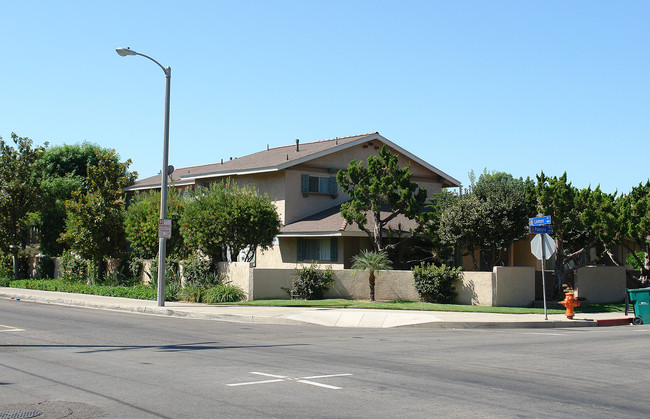 310 W Palmyra Ave in Orange, CA - Building Photo - Building Photo