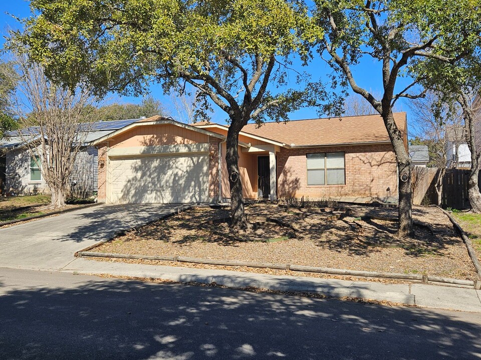 7623 Cascade Oak Dr in San Antonio, TX - Foto de edificio