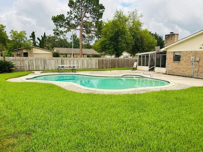 16902 Castle Fraser Dr