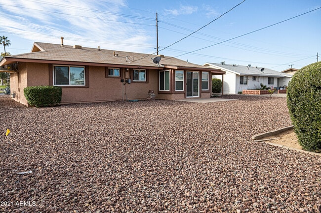 10530 W Alabama Ave in Sun City, AZ - Foto de edificio - Building Photo