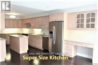 5847 Tayside Crescent in Mississauga, ON - Building Photo - Building Photo