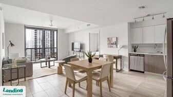 698 NE 1st Ave in Miami, FL - Building Photo