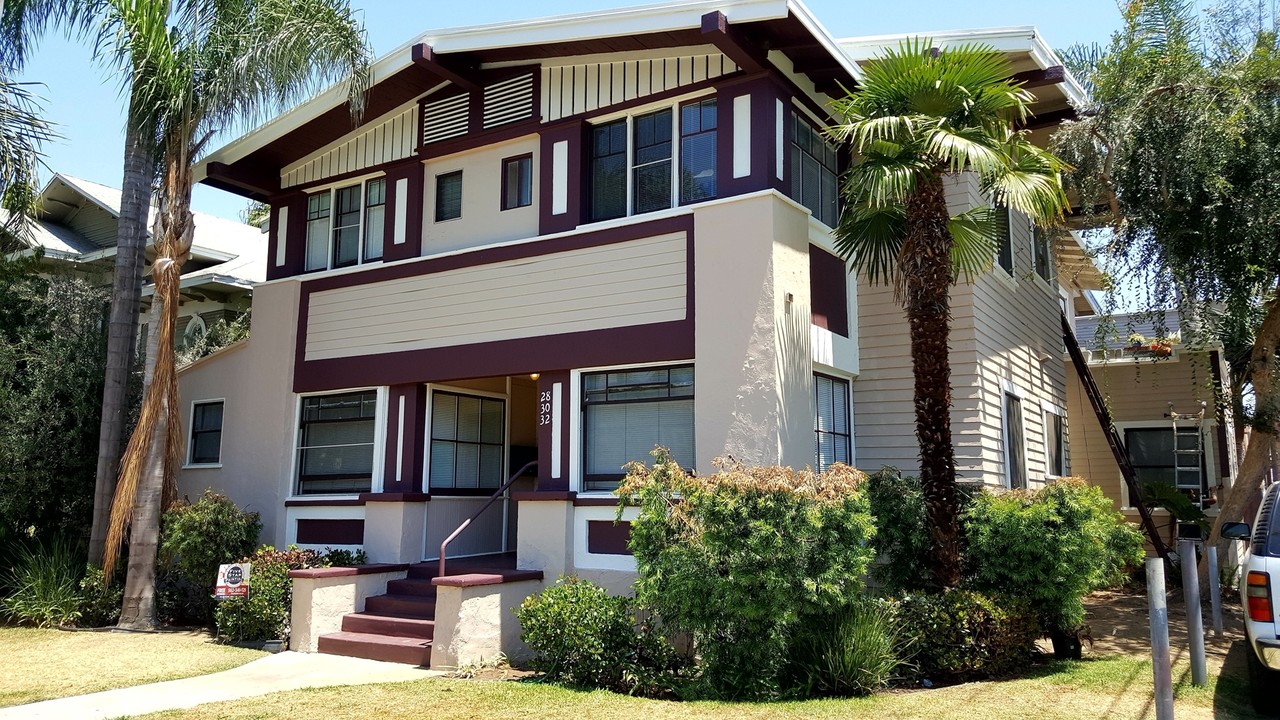 32 Orange Ave in Long Beach, CA - Foto de edificio