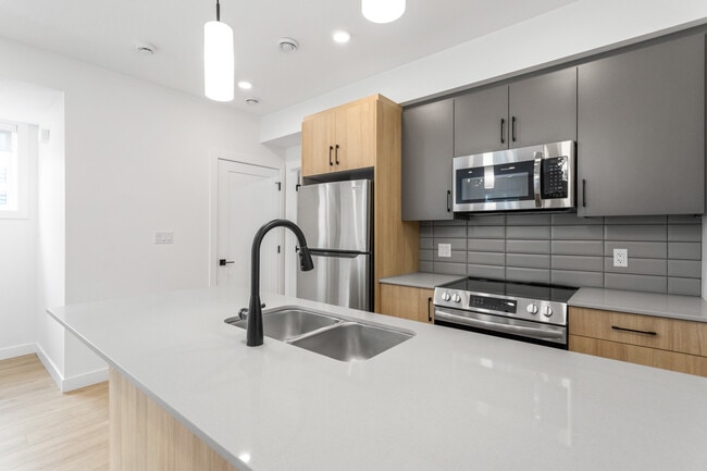 9801-9153 153 St NW in Edmonton, AB - Building Photo - Building Photo