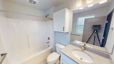 2801 Oakland St in Ames, IA - Foto de edificio - Building Photo