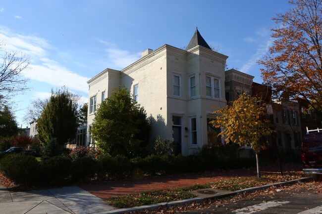1137 C St SE in Washington, DC - Building Photo - Building Photo