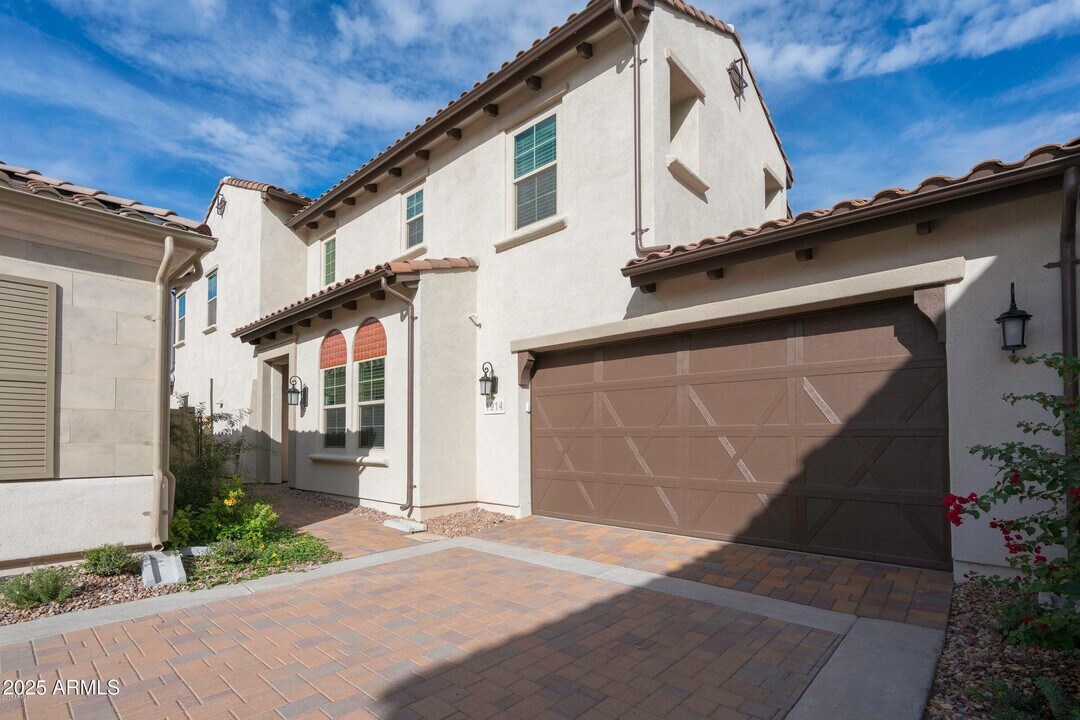 1914 W Yellowstone Way in Chandler, AZ - Building Photo