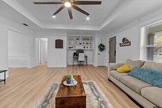 10801 Harvest Wood Dr in Tyler, TX - Building Photo - Building Photo