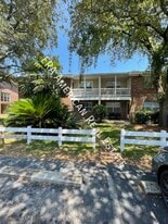 613 Colonial Dr in Fort Walton Beach, FL - Building Photo