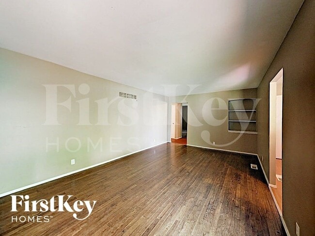 3558 Whispering Woods Dr in Florissant, MO - Foto de edificio - Building Photo