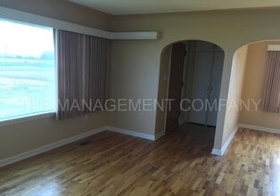 2327 E 3700 N in Filer, ID - Foto de edificio - Building Photo