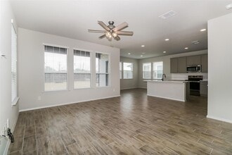 323 Black Opal Dr, Unit Private Bedroom in Jarrell, TX - Building Photo - Building Photo