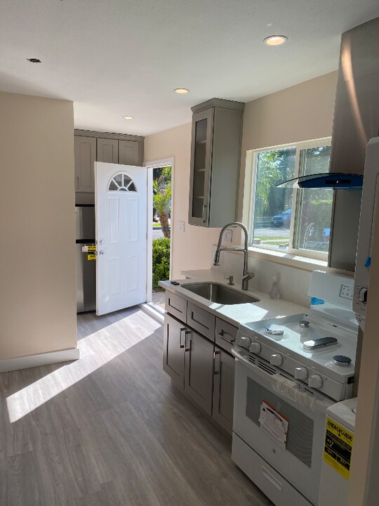 16515 Jersey St in Los Angeles, CA - Building Photo