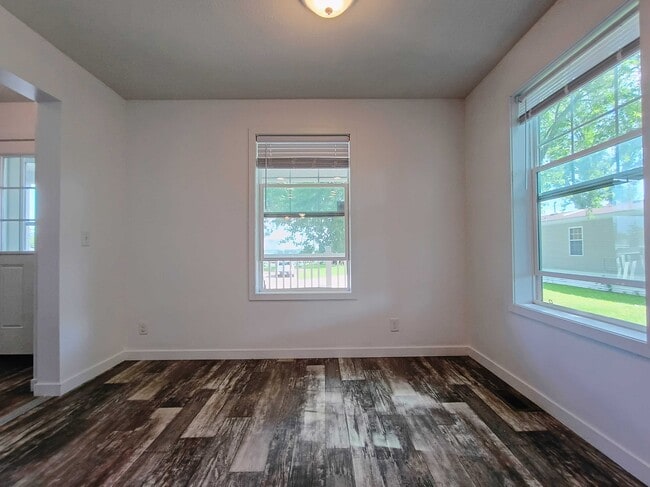 2005 Falcon Terrace NW in Stewartville, MN - Foto de edificio - Building Photo