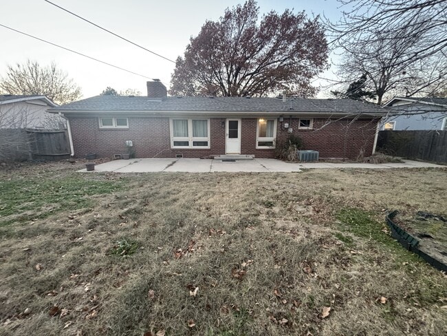 2416 N Riverlawn Dr
