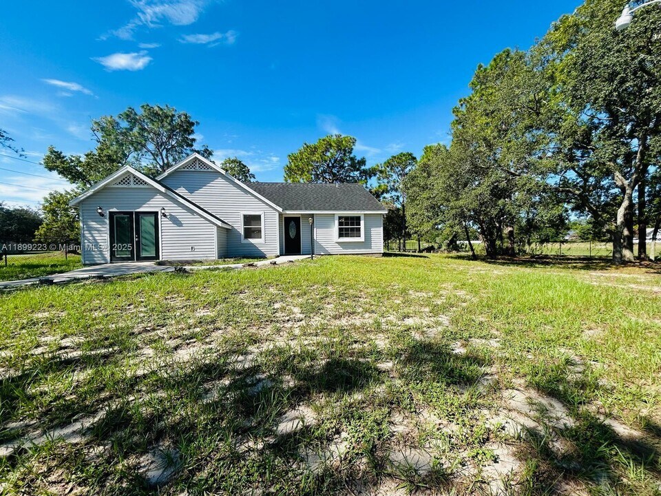 2013 Finland Dr in Spring Hill, FL - Building Photo