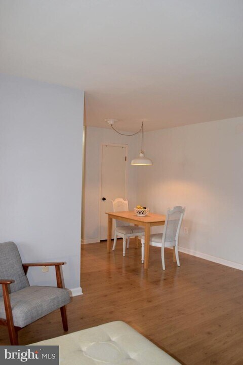 2848 ANNANDALE Rd-Unit -A13 in Falls Church, VA - Building Photo