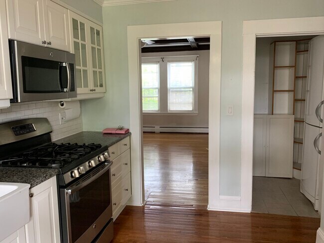 1742 Commonwealth Ave, Unit 1 in Boston, MA - Building Photo - Building Photo