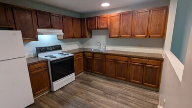 819 Kerns Dr NE in Bolivar, OH - Building Photo - Building Photo