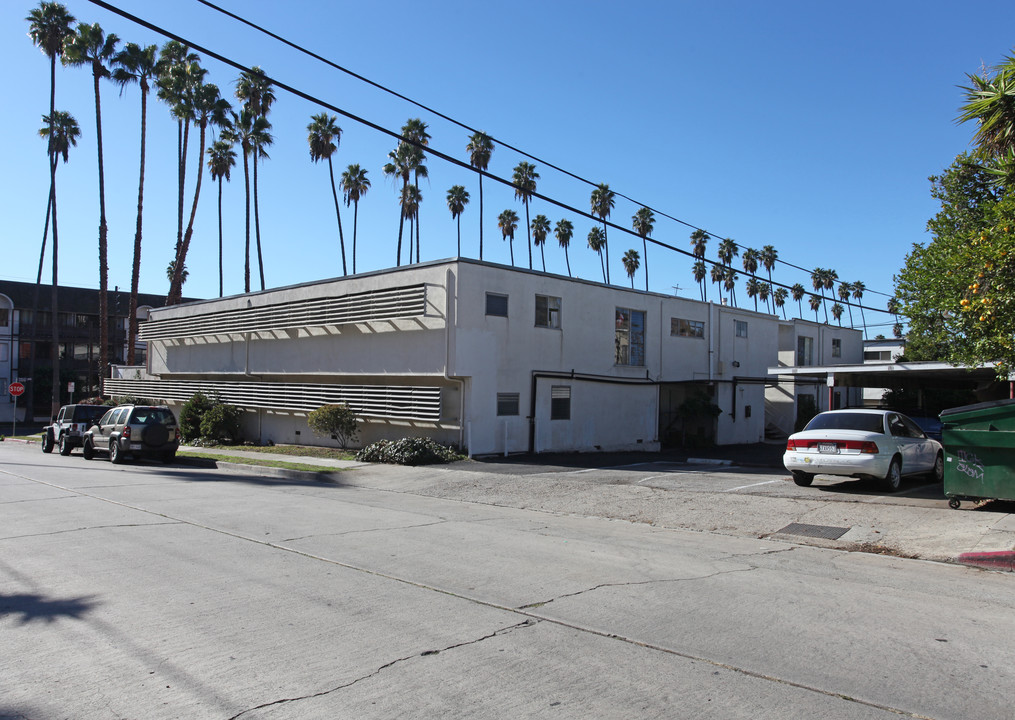 4555 Finley Ave in Los Angeles, CA - Building Photo