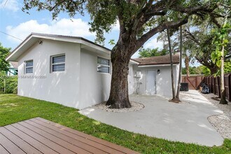 212 NW 103rd St in Miami, FL - Building Photo - Building Photo