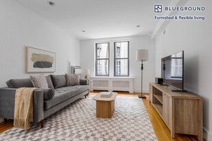 10 W 65th St in New York, NY - Building Photo